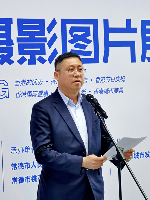 驻武汉办主任郭伟勋在图片展揭幕礼上致辞