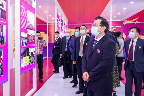 湖南省地方官员参观照片