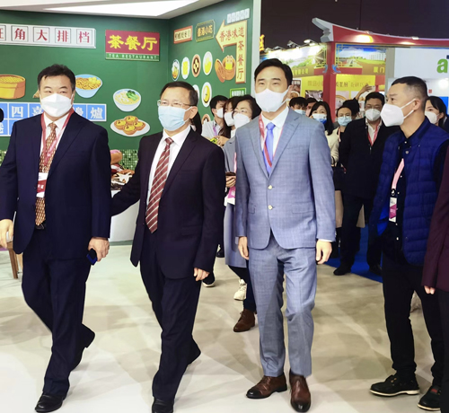 駐湖南聯絡處署理主任盧偉倫(右2)與湖南省領導交流