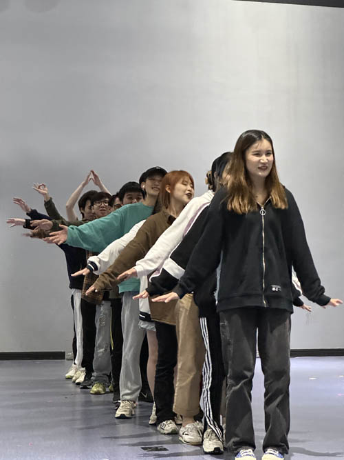 香港学生参与户外拓展活动2