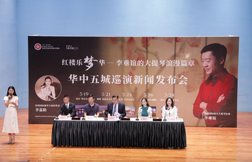 郭伟勋与香港同学合影