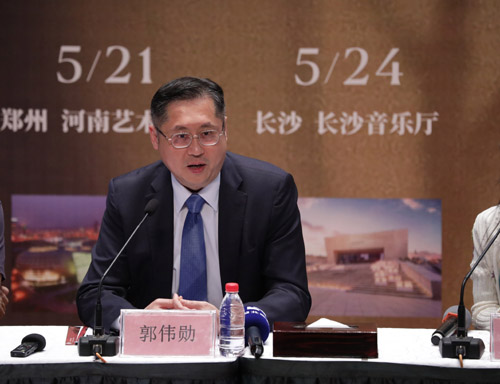 郭伟勋与香港同学合影