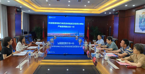 嚴謝嘉莉與南昌大學領導及代表座談