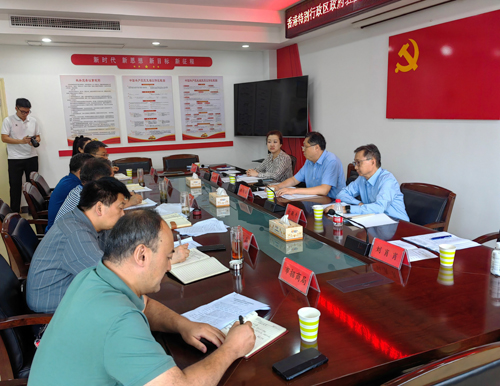 驻武汉办主任郭伟勋(右二)与驻马店市政府代表举行座谈。