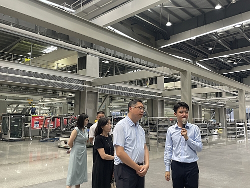 郭主任，联同驻湖南联络处及驻汉办投资推广/招商引才专组一行考察湘江新区及当地先进制造企业