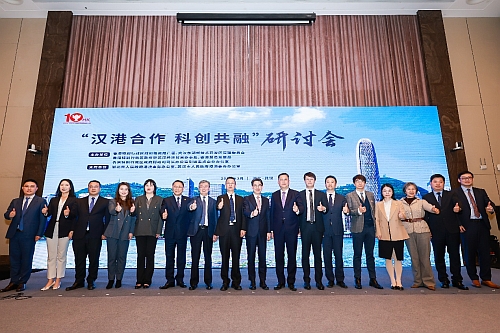 照片五：现场嘉宾合影