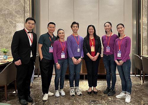 白梅霞副主任与香港演艺学院师生合影