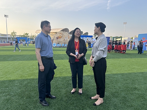 白梅霞副主任与襄阳市委外事工作委员会办公室史素珍主任及襄阳市委宣传部孙峰副部长交流