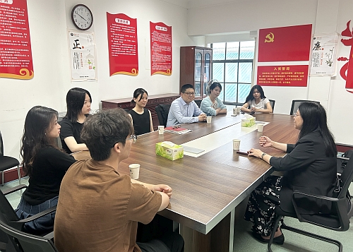 白梅霞副主任与武汉大学港澳台办公室老师及香港学生交流