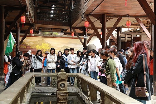 参观恩施土司城