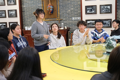 同学们互动交流