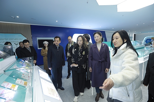 驻武汉办考察港资企业