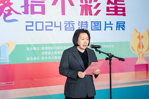 新鄉市人民政府副秘書長、辦公室主任文占峰致辭