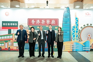 嘉賓及市民參觀圖片展3