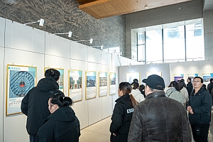 嘉賓及市民參觀圖片展6