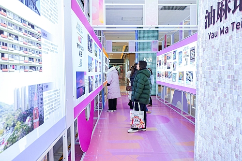 邵陽市民觀看展覽