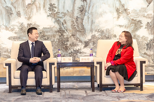 駐武漢辦主任蔡敏君（右）與河南省人民政府副秘書長周鋒（左）會面