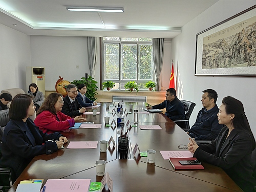 駐武漢辦主任蔡敏君（左二）與中共鄭州市委常委、統戰部部長黃卿（右二）會面