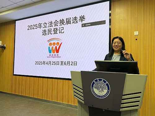 驻武汉办副主任白梅霞宣传选民登记