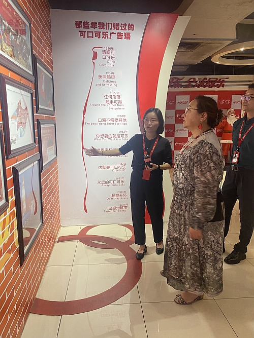 图六：蔡主任走访经开区港资企业，了解企业最新营运情况