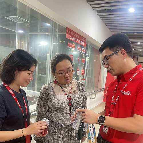 图七：蔡主任走访经开区港资企业，了解企业最新营运情况