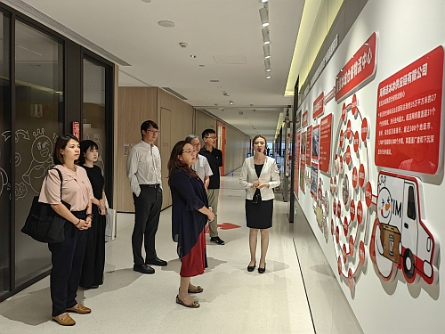 驻武汉办主任一行考察河南具备显著发展潜力的企业。