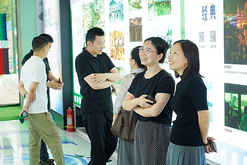 岳阳市民观展